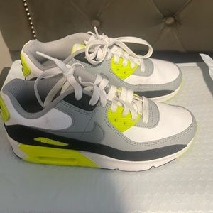 NIKE AIR SIZE 4.5 big boys